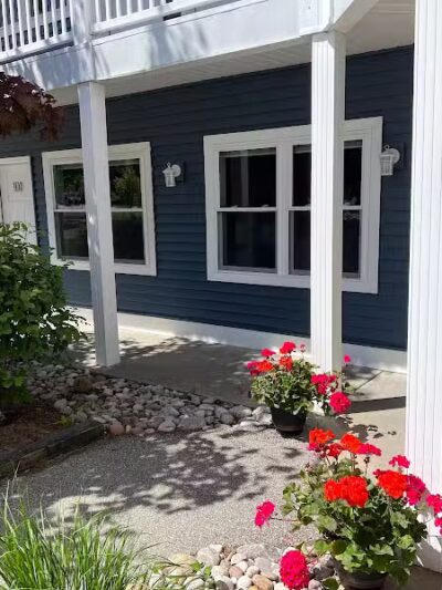 Empire Lakeshore Inn - Empire,