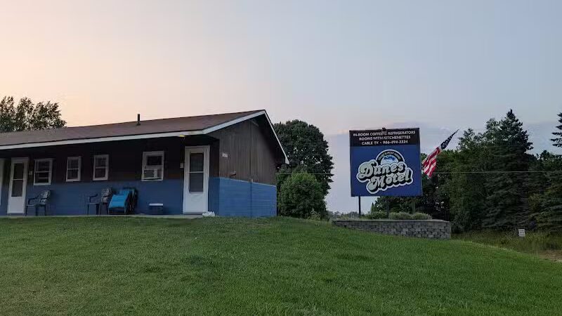 Dunes Motel - Grand Marais,