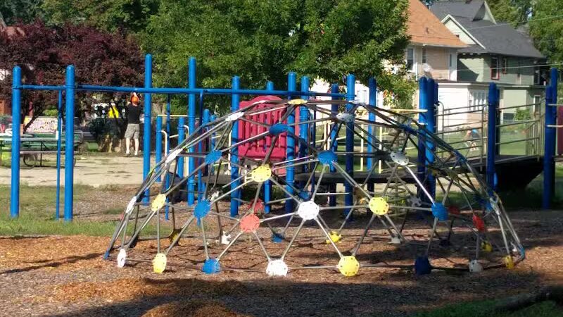 Sigsbee Park - Grand Rapids,