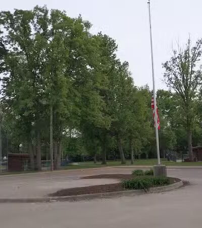 Ghesquiere Park - Grosse Pointe Woods,