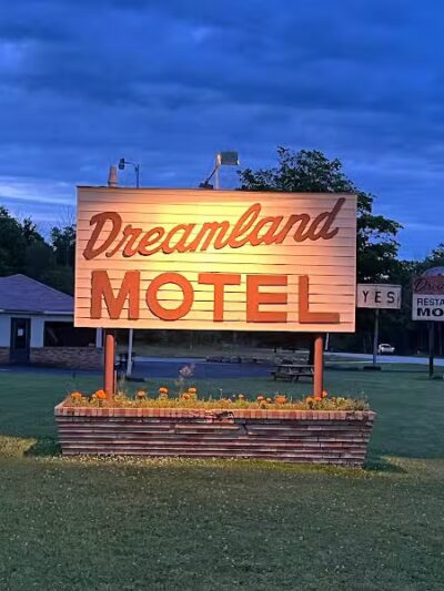 Dreamland Motel by adoba®️ - Gulliver,