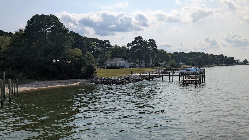 Coles Point Tavern - Hague, VA