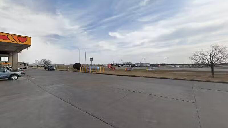 Dog Park at Love's Travel Stops - Hinton, OK