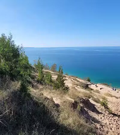 Empire Bluff Scenic Lookout - Honor,