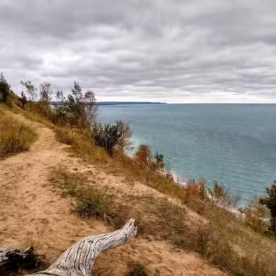 Empire Bluff Scenic Lookout - Honor,