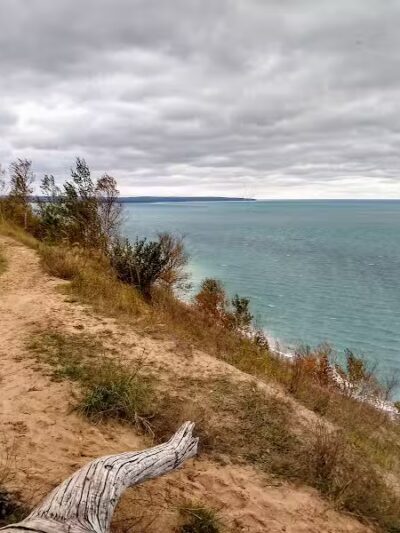 Empire Bluff Scenic Lookout - Honor,