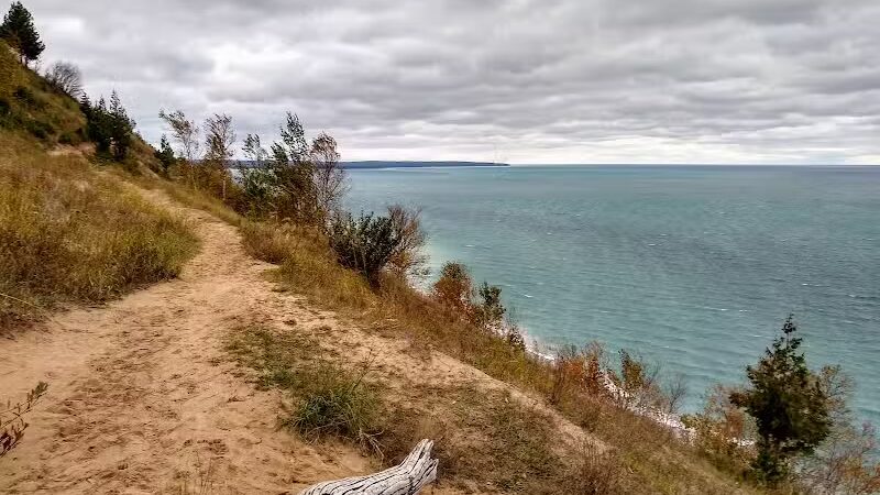 Empire Bluff Scenic Lookout - Honor,