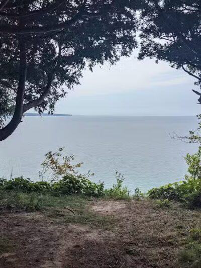 Empire Bluff Scenic Lookout - Honor,