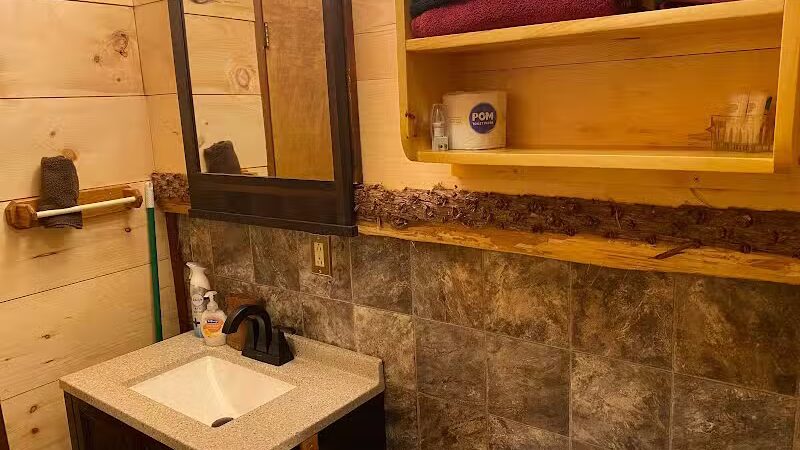 Best Bear Lodge & Campground - Irons,