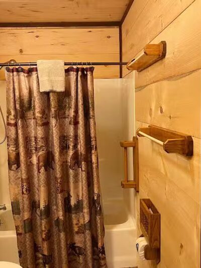 Best Bear Lodge & Campground - Irons,