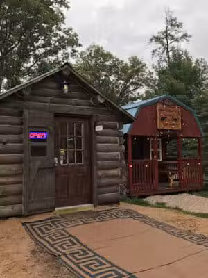 Best Bear Lodge & Campground - Irons,