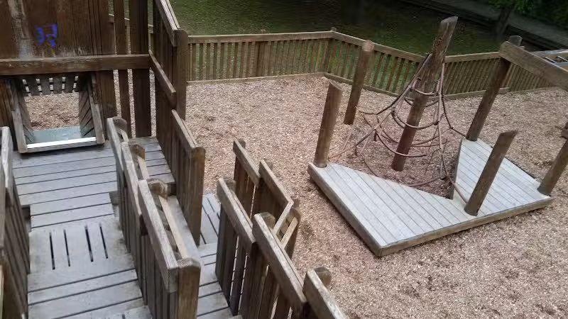 Eagle's Wooden Park - Linden,