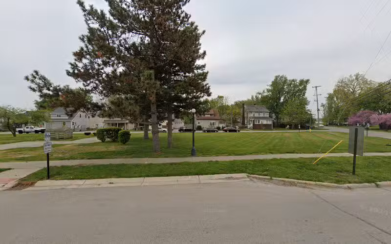 Memorial Park - Luna Pier,