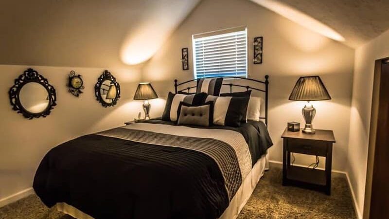 Pleasant Grove Inn - Lyons, IN