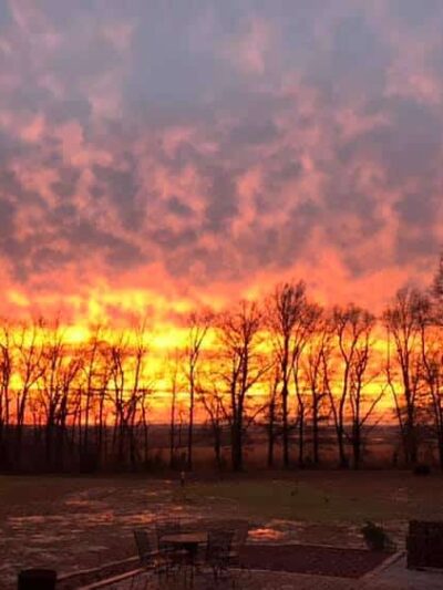 Pleasant Grove Inn - Lyons, IN