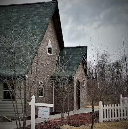 Pleasant Grove Inn - Lyons, IN