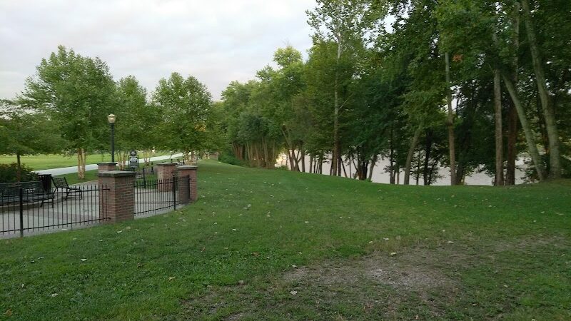 Madison Riverfront Dog Park - Madison, IN