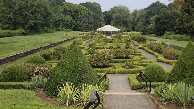 Deep Cut Gardens Parking Lot - Middletown Township, NJ