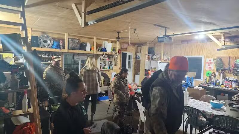 The Dog Outfitters - Millersburg, MI