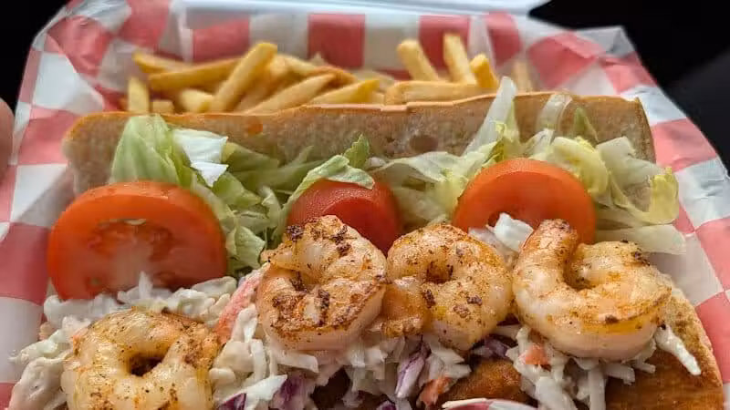 Toby's Dog House - Munising,