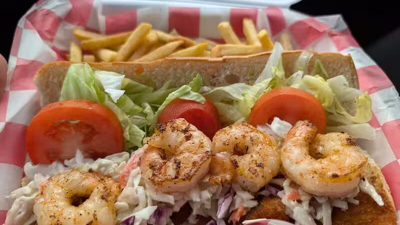 Toby's Dog House - Munising,