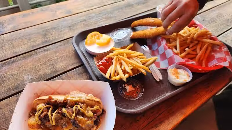 Toby's Dog House - Munising,