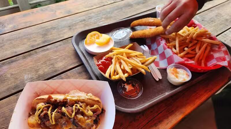 Toby's Dog House - Munising,