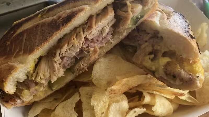 Toby's Dog House - Munising,