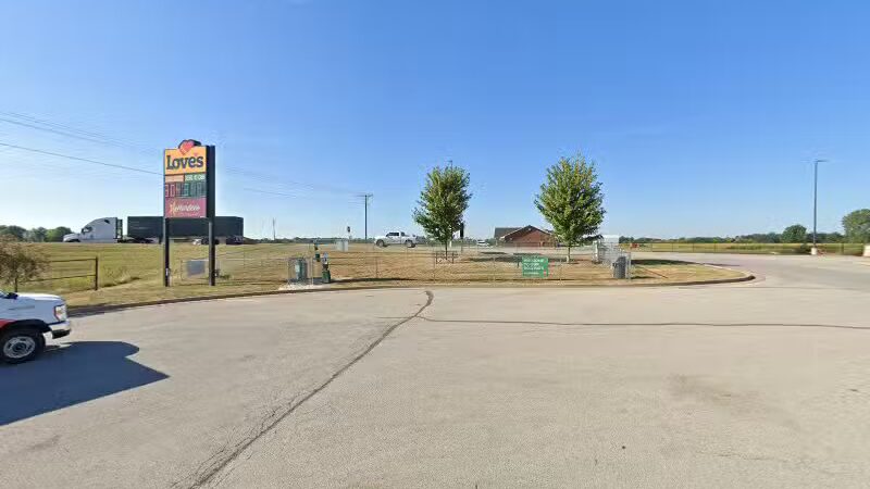 Dog Park at Love's Travel Stops - New London, MO