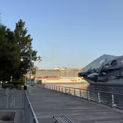 Pier 84 Dog Run - New York, NY