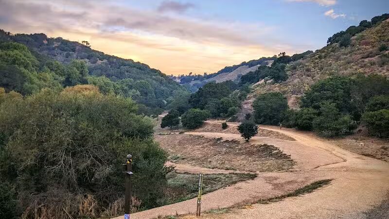 Leona Trailhead - Oakland, CA