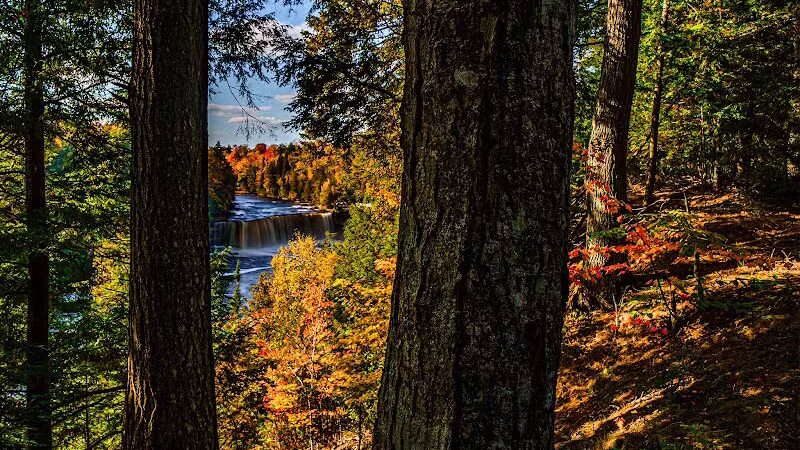 Tahquamenon Upper Falls Parking Lot - Paradise, MI