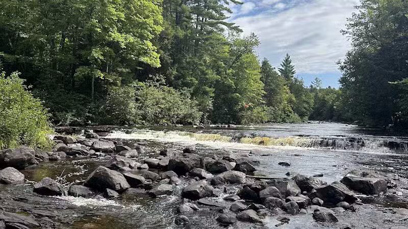 Sturgeon Falls trailhead - Pelkie,