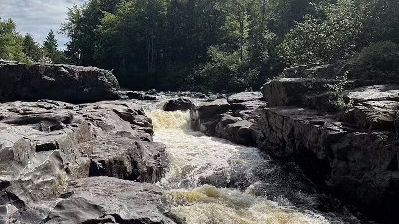 Sturgeon Falls trailhead - Pelkie,