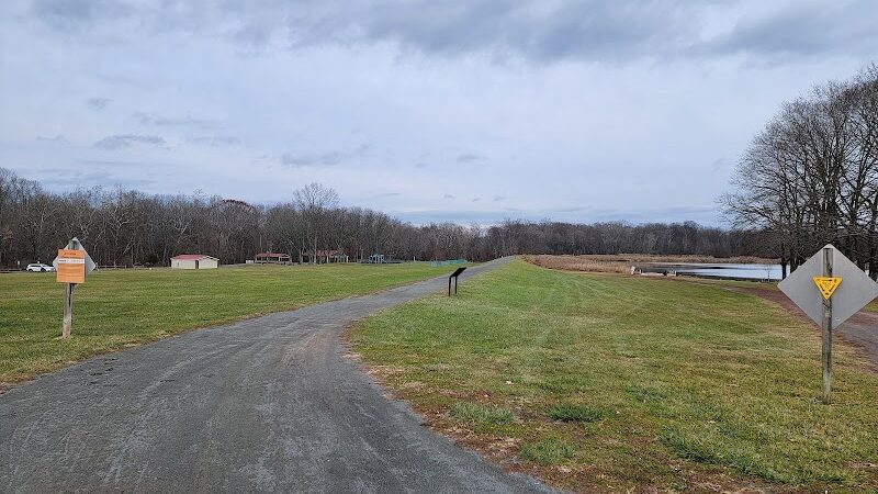 Rosedale Lake Parking Area: Lawrence Hopewell Trail - Pennington, NJ