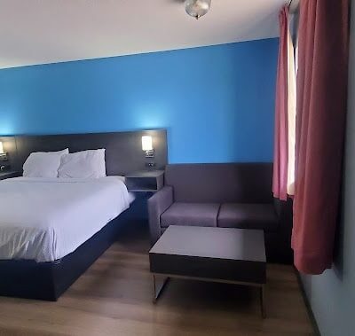 The Junction Inn - Perry, MO