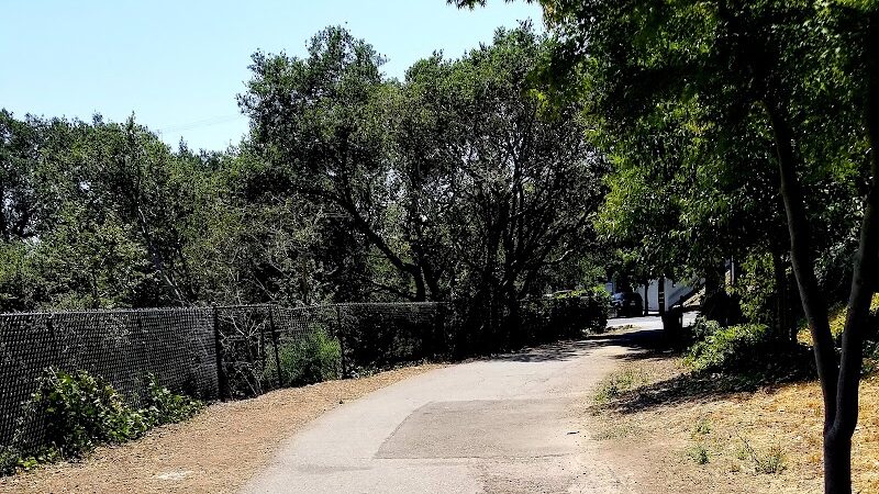 Linda Ave Dog Park - Piedmont, CA