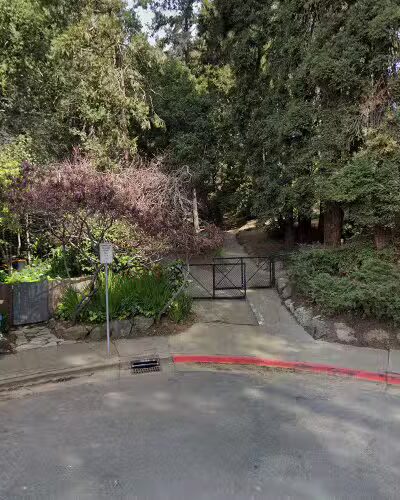 Off Leash Dog Area Entrance - Piedmont, CA