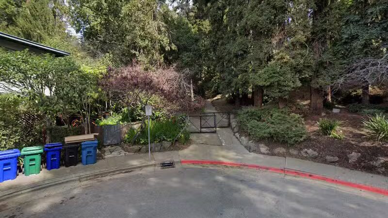 Off Leash Dog Area Entrance - Piedmont, CA