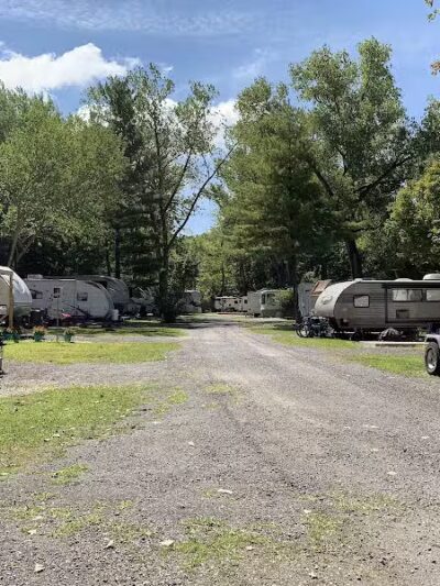 Kamp Across From the Dunes - Sawyer,