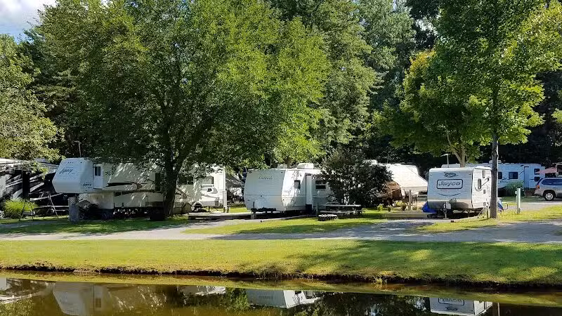 Kamp Across From the Dunes - Sawyer,