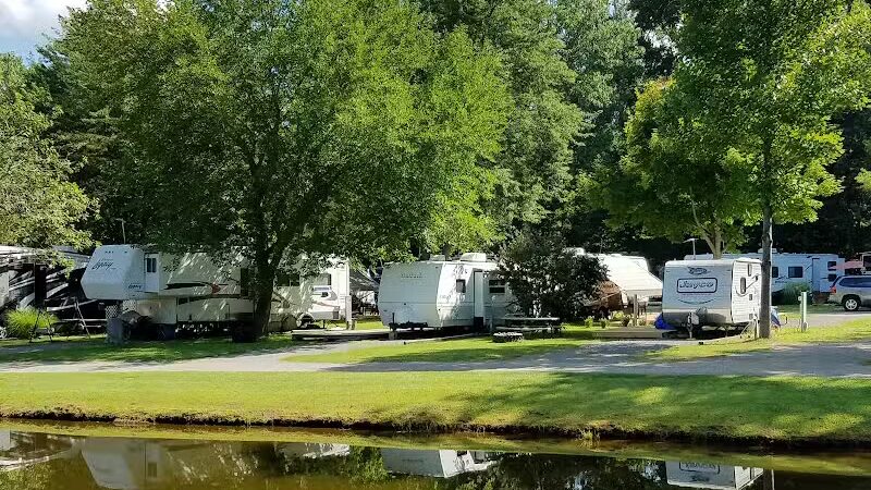 Kamp Across From the Dunes - Sawyer,