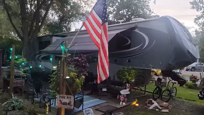 Kamp Across From the Dunes - Sawyer,