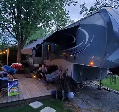 Kamp Across From the Dunes - Sawyer,