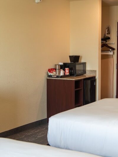 Cobblestone Inn & Suites - Springfield - Springfield, CO