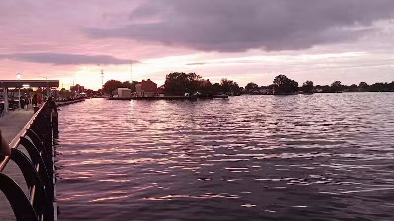 Blossom Heath Pier - St Clair Shores,