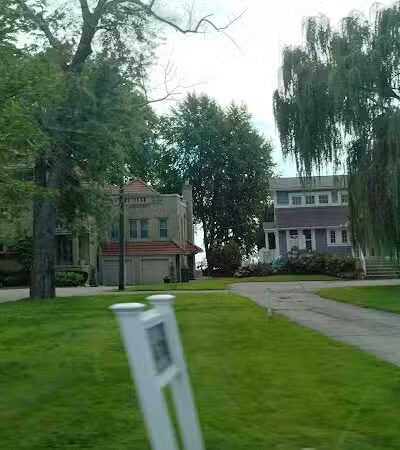 Veterans Memorial Park Parking - St Clair Shores,