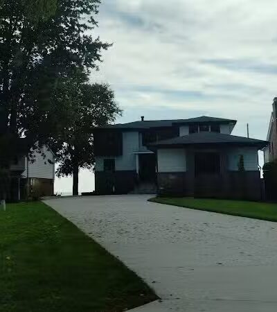 Veterans Memorial Park Parking - St Clair Shores,