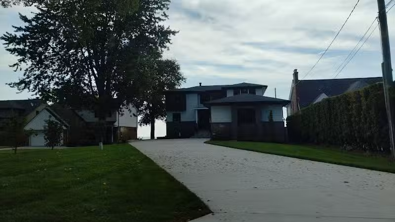 Veterans Memorial Park Parking - St Clair Shores,