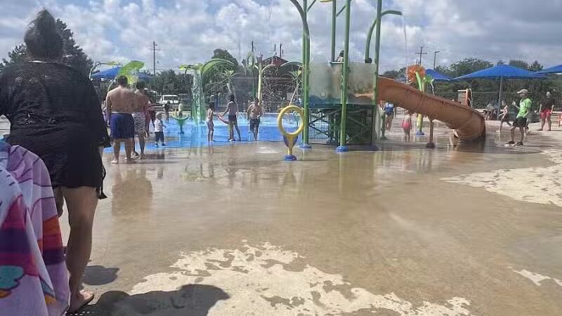 Dodge Park Splash Pad - Sterling Heights,